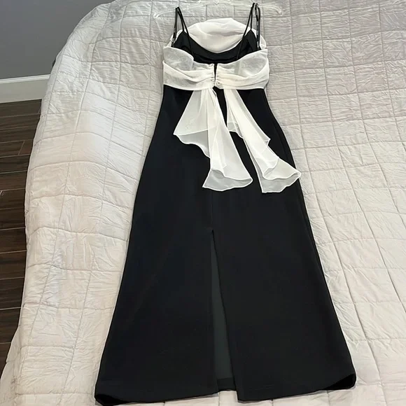 Night Way Collections. Beautiful long black evening dress. Size 8 never worn - Picture 6 of 15